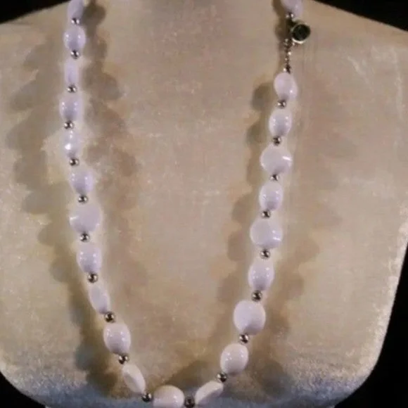 NEW. Classy Beautiful Bright White 100% Lucite Bead Necklace Matching Bracelet - Picture 7 of 7